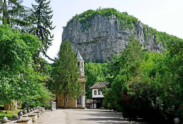 Glozhenski Manastir